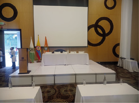 Mesa principal en tarima